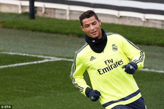 
Ronaldo được Zidane bảo kê ở Real.
