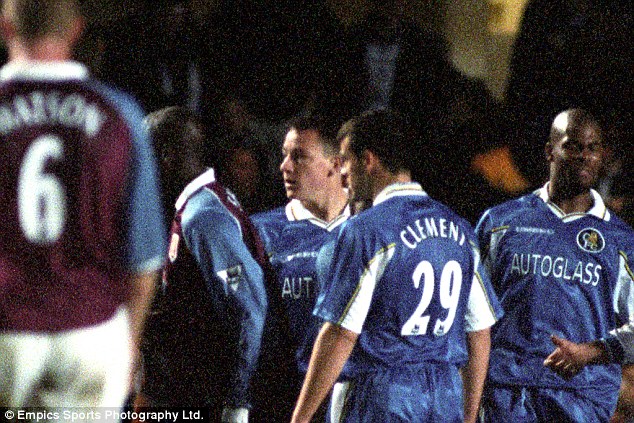 Terry trong trận đấu ra mắt Chelsea, đối đầu Aston Villa tại League Cup vào ngày 28/10 /1998.