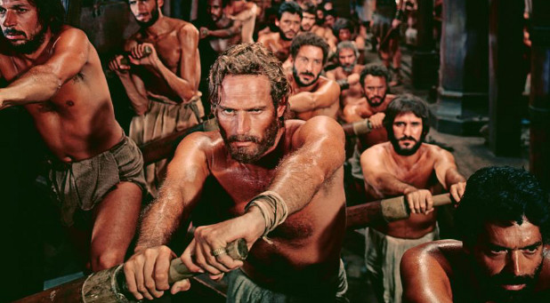 
Ben-Hur làm nô lệ chèo thuyền chiến trong 3 năm ròng
