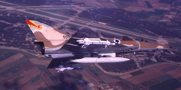 
Được biết, lô máy bay chiến đấu Kfir Block 60 được Không quân Israel sử dụng trong giai đoạn 1975 - 1994. Theo nguồn tin này, trước khi được chuyển giao cho Argentina, động cơ General Electric J79 do máy bay chiến đấu này sử dụng cần được đại tu triệt để.
