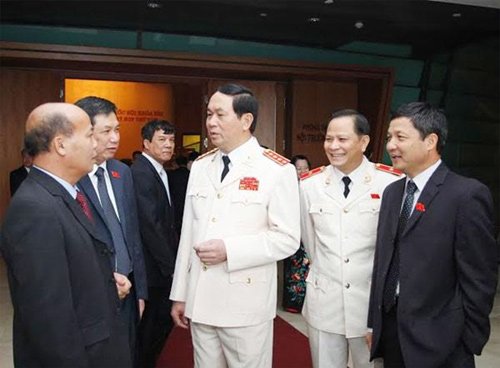 
Ông Trần Đại Quang khi trao đổi với các Đại biểu Quốc hội.
