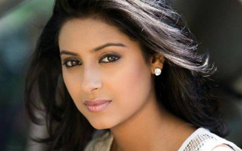 
Pratyusha Banerjee nợ nần và thường xuyên dính vào rượu cùng ma túy.
