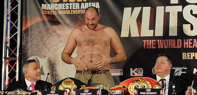 
Tyson Fury công kích Klitschko: Gã béo này đã đánh bại anh đấy.
