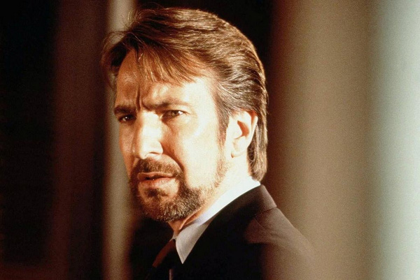 Alan Rickman hóa thân thành Hans Gruber trong Die Hard, đây được đánh giá là một trong những vai diễn ấn tượng nhất trong sự nghiệp của ông.