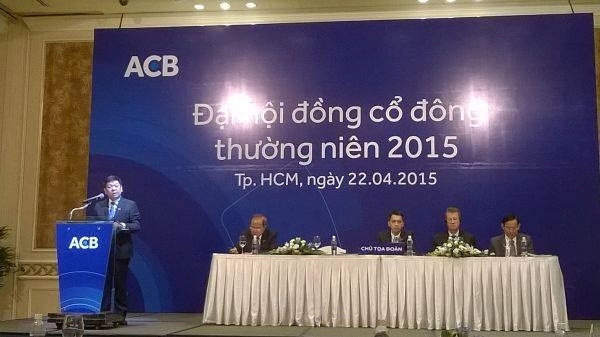 Năm ngoái, tại ĐHCĐ 2015, lãnh đạo ACB trả lời cổ đông rằng khoản tiền gửi 600 tỷ đồng đã được tất toán và không còn ảnh hưởng gì đến hoạt động nữa (?!).