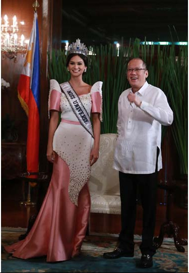 
Hoa hậu Hoàn vũ 2015 trước đây từng bị đồn hẹn hò với Tổng thống Philippines
