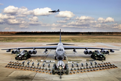 B-52 Stratofortress Mỹ có thể mang được đến 27 tấn vũ khí.