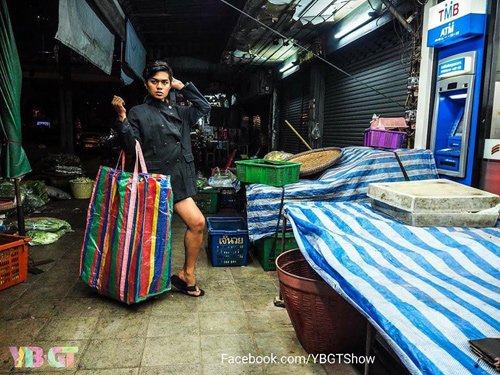 Dân Thái tung những bức ảnh hài hước để so với chiếc túi của Balenciaga