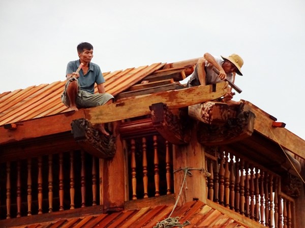  Danh hài Hoài Linh khẳng định không hề có chuyện phá dỡ ngôi nhà thờ Tổ, cũng như sự cấm cản của chính quyền. Hiện tại căn nhà thờ Tổ đang được hoàn thiện những công đoạn cuối cùng. Ảnh: Dương Cầm