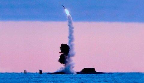 
Tàu ngầm hạt nhân tấn công lớp Yasen của Nga phóng tên lửa hành trình
