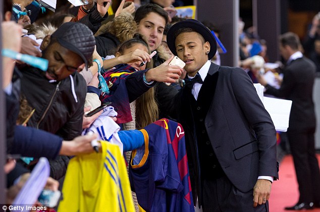 Neymar trong lễ trao QBV FIFA 2015.