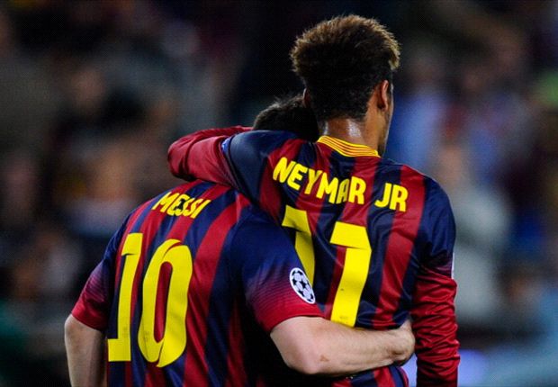 
Neymar rất hâm mộ Messi.
