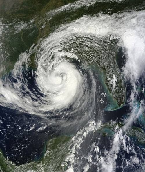 
​ Cơn bão Katrina được nhìn thấy từ cách đó rất xa
