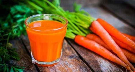 3. Cà rốt: Cà rốt có rất nhiều vitamin A đóng vai trò quan trọng cho sức khỏe của mắt. Một ly nước cà rốt mỗi sáng cũng có thể làm chậm quá trình lão hóa da do nó có chứa geta-carotene.