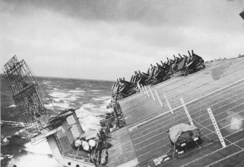 
Ba chiếc Spence, Hull và Monaghan bị đắm vì lật úp hoặc bị nước tràn vào các ống khói làm hỏng động cơ. Vì không còn động cơ, các tàu này đã không thể kiểm soát được và đành phó thác cho số phận.

Trong khi đó các tàu Hickox và Maddox đã bơm đầy thùng nhiên liệu của họ bằng nước nên có sự ổn định hơn và đã vượt qua cơn bão với thiệt hại tương đối nhỏ. (Tàu USS Cowpens trong cơn bão Cobra ngày 18/12/1944.)
