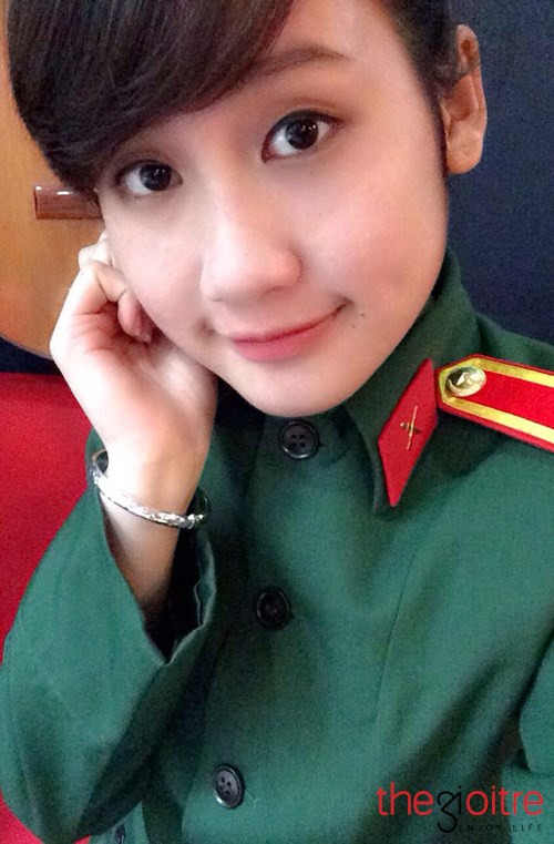 Khoác trên người bộ quân phục màu xanh áo lính là một niềm tự hào với bản thân Nguyễn Đặng Anh Phương.