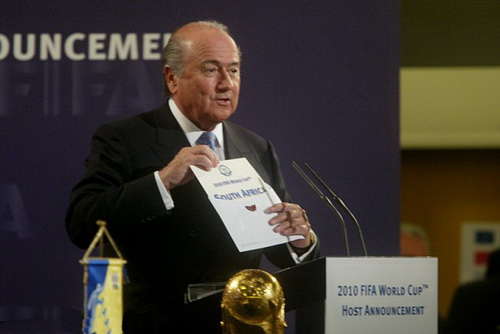 
Nam Phi trở thành chủ nhà World Cup 2010 với những lá phiếu đỗi bằng tiền
