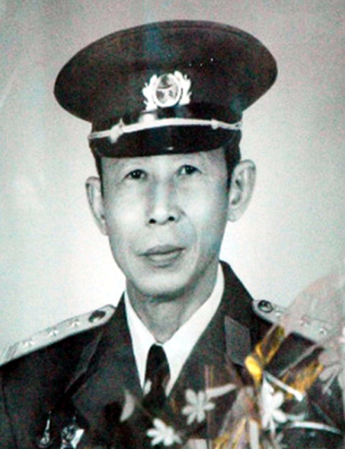 
Đại tá, Anh hùng LLVT nhân dân Nguyễn Đức Hùng (bí danh Tư Chu).
