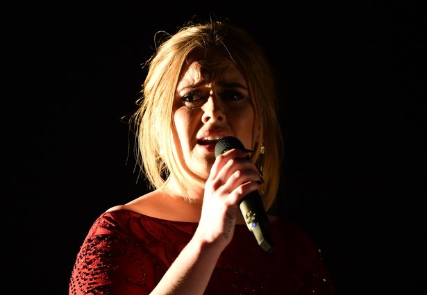 
Adele trình diễn All I Ask trên sân khấu Grammy
