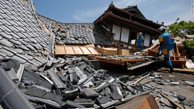 
Hai trận động đất liên tiếp làm Nhật Bản thiệt hại nặng nề.

