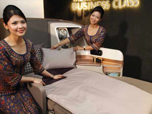 
Bộ đồng phục này của các nữ tiếp viên Singapore Airlines được thiết kế từ năm 1968 và tới nay vẫn không thay đổi.
