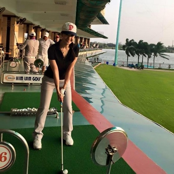 
Golf là môn thể thao yêu thích của Đông Phương.
