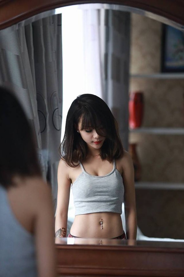 
Khác với những trường hợp nêu trên, Quỳnh Anh từ một cô gái có thân hình bé như cái kẹo chỉ với 32kg nay đã trở nên đầy đặn hơn xưa rất nhiều.
