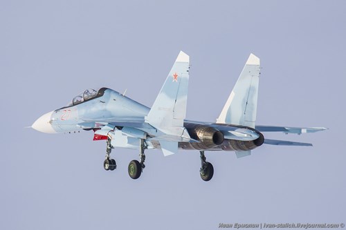 
Su-30SM có thể bay được liên tiếp trong 3 giờ không cần tiếp nhiên liệu trên không.
