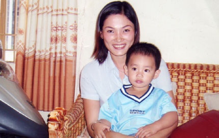
Vợ và con trai Tấn Beo hồi nhỏ.
