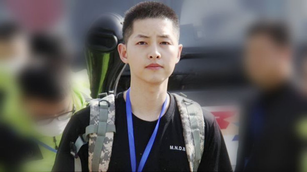 
Sự quyến rũ của Song Joong Ki đã tăng vượt bậc theo năm tháng.
