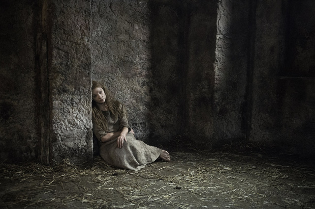 Bức hình gây nhiều tò mò về nữ hoàng Margaery Tyrell trong phần tới.