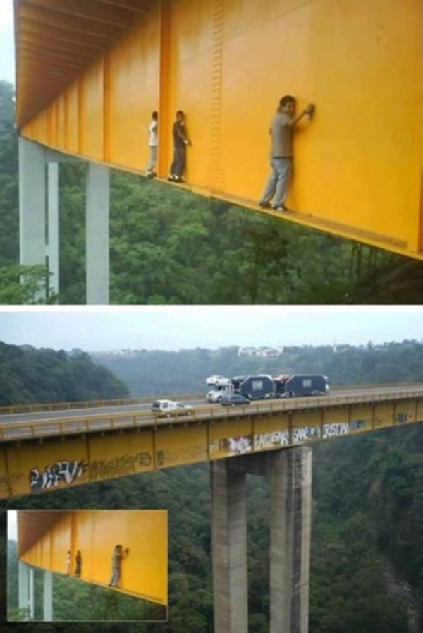 
5. Những anh chàng mạo hiểm chỉ để viết tên mình lên cây cầu cao như vậy. Có khi nào một cơn gió cũng làm họ ngã xuống.
