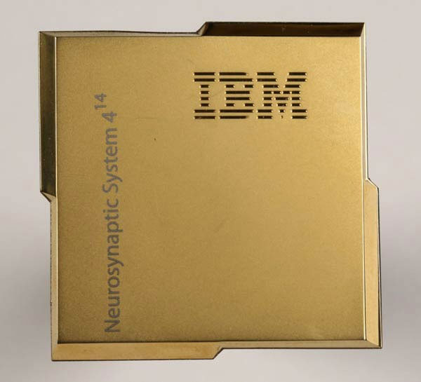 
Chip TrueNorth của IBM - 5,4 tỷ bóng bán dẫn trên một chiếc tem bưu điện.

