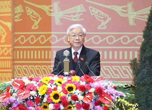 
Tổng Bí thư Nguyễn Phú Trọng đọc Báo cáo của Ban Chấp hành Trung ương khóa XI về các văn kiện Đại hội XII của Đảng.
