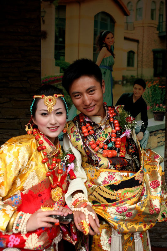 
Phụ nữ Tạng phải quan hệ với 20 nam giới mới được kết hôn.
