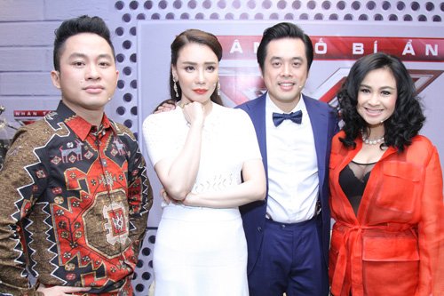 
Bộ tứ giám khảo X-Factor 2016 gồm Tùng Dương, Hồ Quỳnh Hương, Dương Khắc Linh, Thanh Lam.

