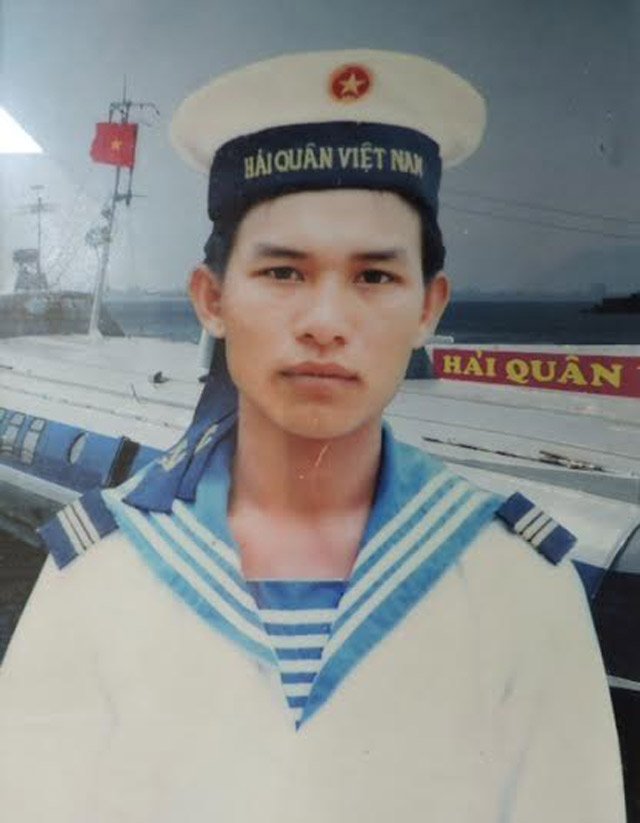 Anh Hiền khi còn phục vụ tại hải quân (ảnh chụp từ năm 1988).