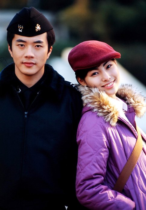 
Kwon Sang Woo trong vai chàng sĩ quan điển trai và dũng cảm, yêu một nữ bác sĩ.
