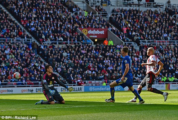 
Với thế trận khá cân bằng giữa Sunderland và Leicester, phải đến phút 66, trai hư Vardy mới mở được tỷ số cho đội khách.
