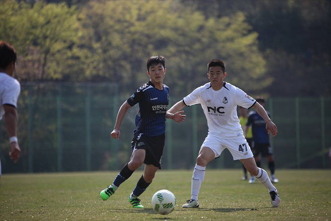
Cho đến thời điểm này, Xuân Trường chưa được chơi trận nào ở K-League Classic mà mới ra sân 2 lần tại sân phụ R-League.
