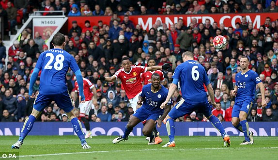 
Nhưng thực tế Man United là đội kiểm soát bóng vượt trội (hơn 70%).
