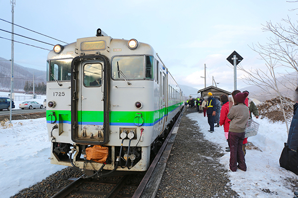 
Chuyến tàu cuối cùng chấm dứt hành trình 69 năm của ga Kyu-Shirataki.
