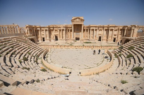 Nhà hát cổ từ thời La Mã của Palmyra đã trở thành hiện trường những tội ác khủng khiếp của IS, khi bị bọn khủng bố sử dụng làm nơi hành quyết tù nhân. Phiến quân từng công bố những video ghi lại cảnh sát hại hàng chục tù nhân tại đây.