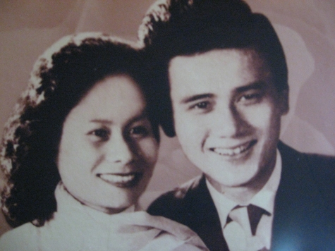 
Nghệ sĩ Phạm Bằng và vợ thời trẻ
