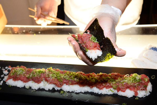 
Sushi là món ăn truyền thống và có giá đắt đỏ của Nhật Bản.
