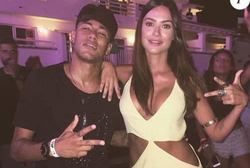 
Thaila và Neymar từng bí mật qua lại hồi mùa Hè 2015.
