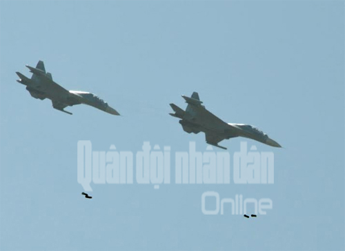 
Su-30MK2 oanh kích mục tiêu mặt đất
