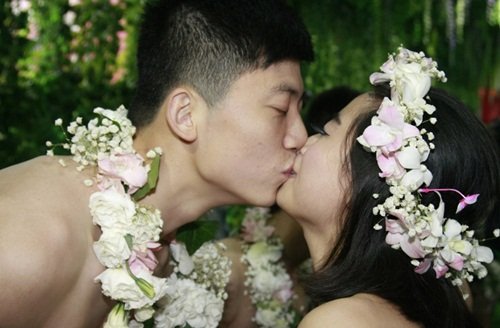 Đám cưới nguyên thủy gây sốc của 20 cặp đôi Trung Quốc - Ảnh 5.