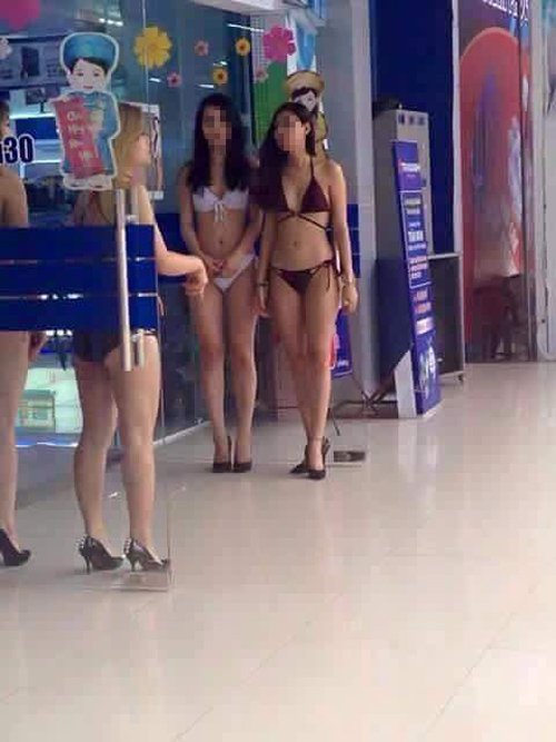 
Cách PR bằng bikini tương tự cũng khiến truyền thông nước ngoài xôn xao
