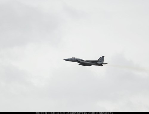 
Ngoài tiêm kích thế hệ năm F-22 Raptor, tại căn cứ Không quân Kadena còn có sự xuất hiện của tiêm kích F-15.

